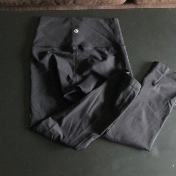 Lulu lemon cropped high rise leggings - Picture 2 of 3